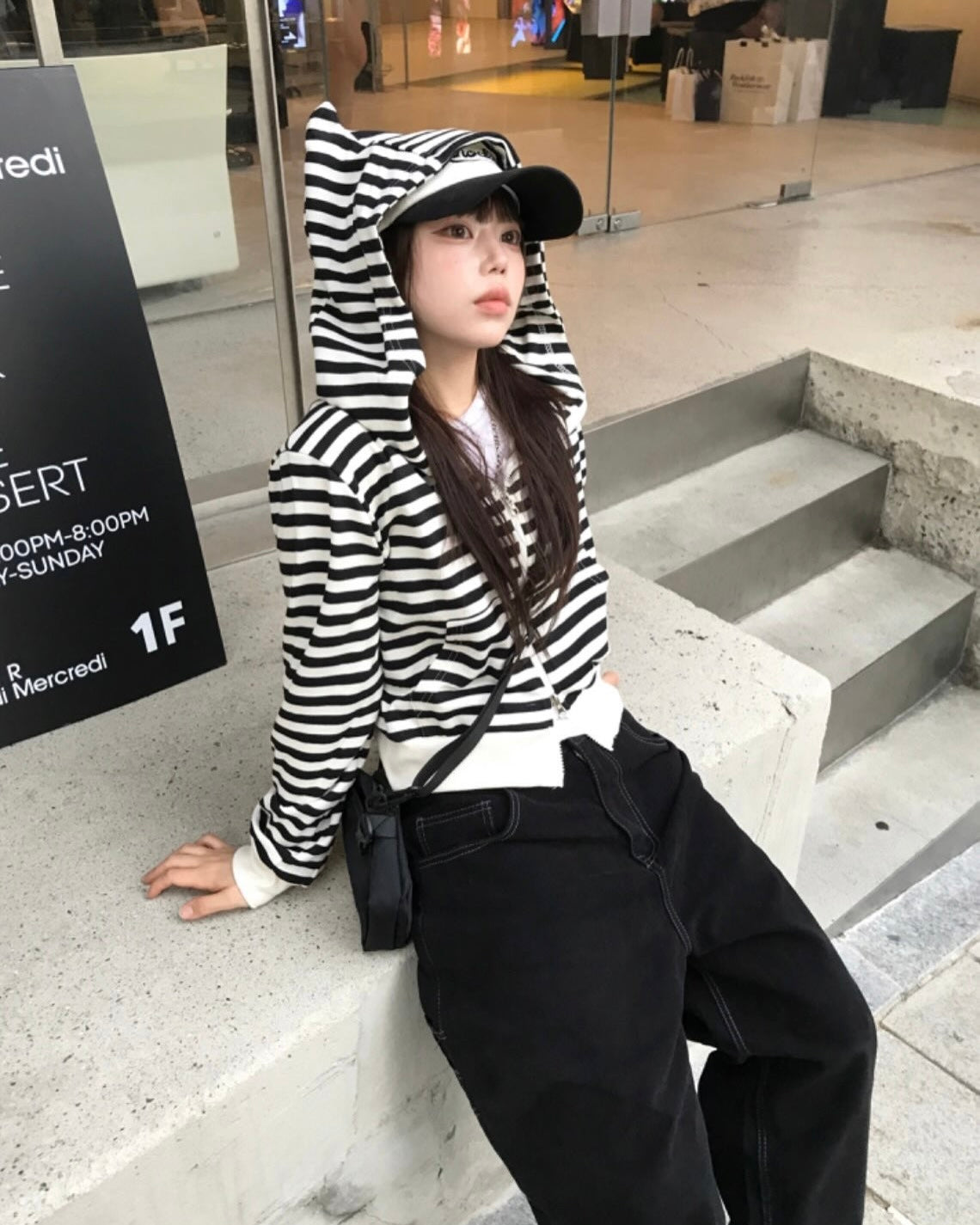 KR 貓耳造型間條外套